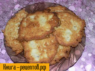 Картофельные драники - фото рецепт приготовления. Вкусные нежные драники со сметаной - отличная идея для завтрака.